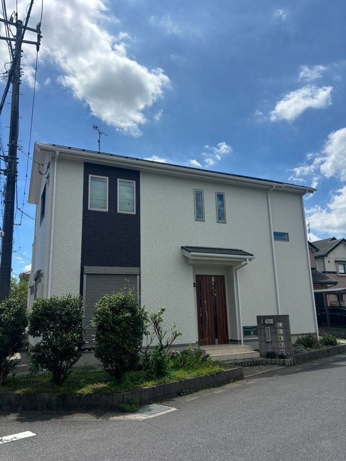 塗装が完了した住宅の外観